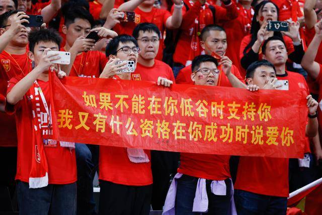 青岛红狮外援小里瓦尔多：想成为父亲那样的人不可能